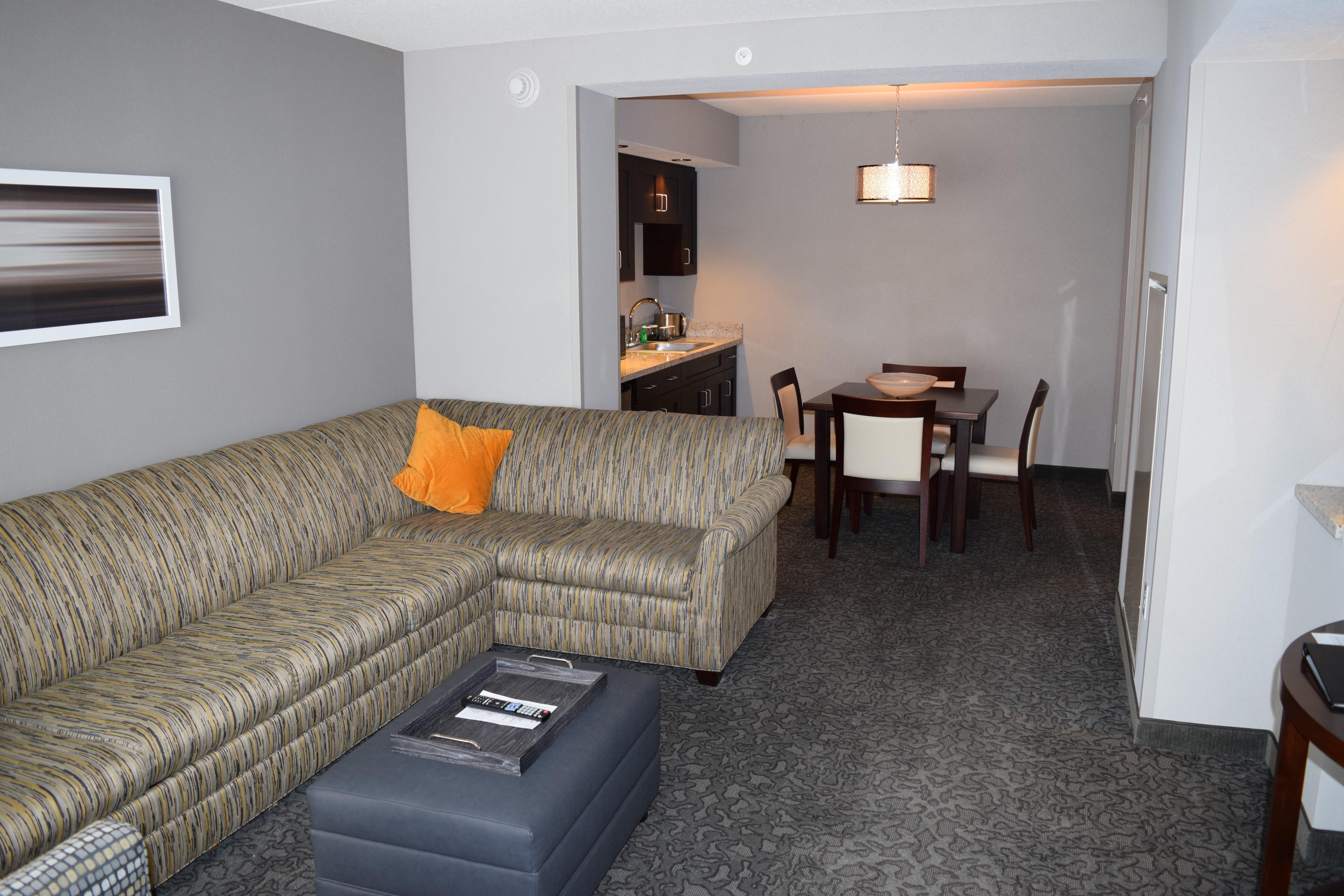Holiday Inn And Suites East Peoria, An Ihg Hotel מראה חיצוני תמונה